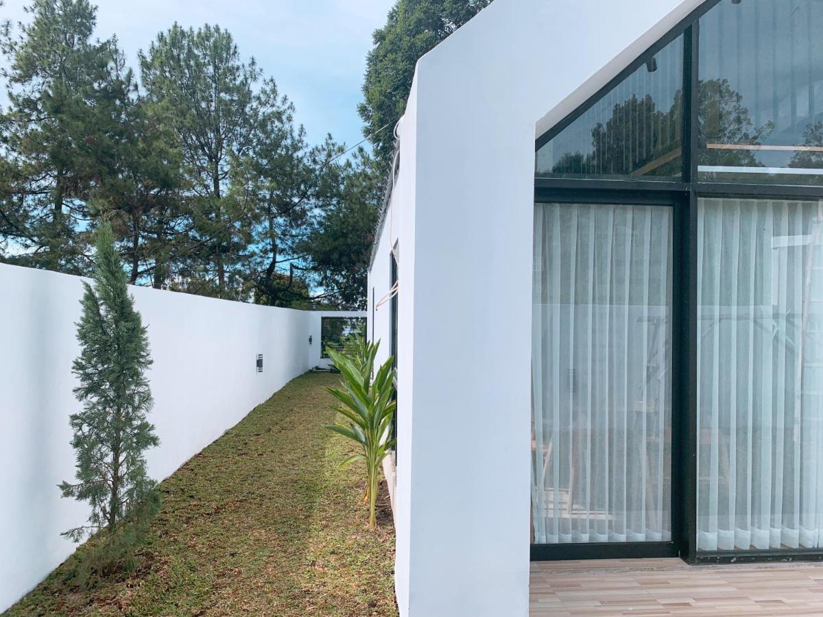 Casa De Gaudi Lembang Villa Dış mekan fotoğraf