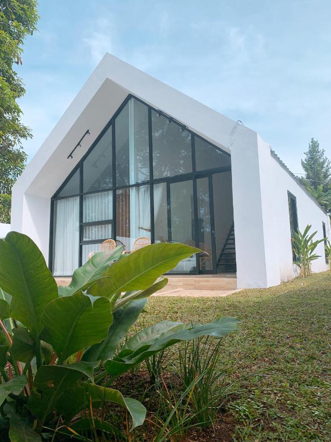 Casa De Gaudi Lembang Villa Dış mekan fotoğraf